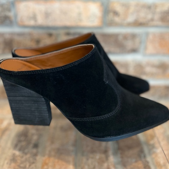 Donald Pliner Vama Stack Heeled Suede Mule - Picture 8 of 11